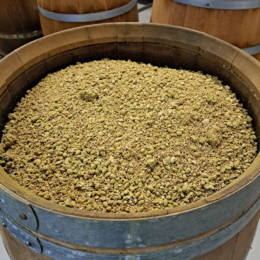 dinkel saishikomi shoyu im Fass