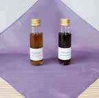 soba shiro tamari 100 ml und einkorn koikuchi shoyu 100 ml auf einem Seidentuch